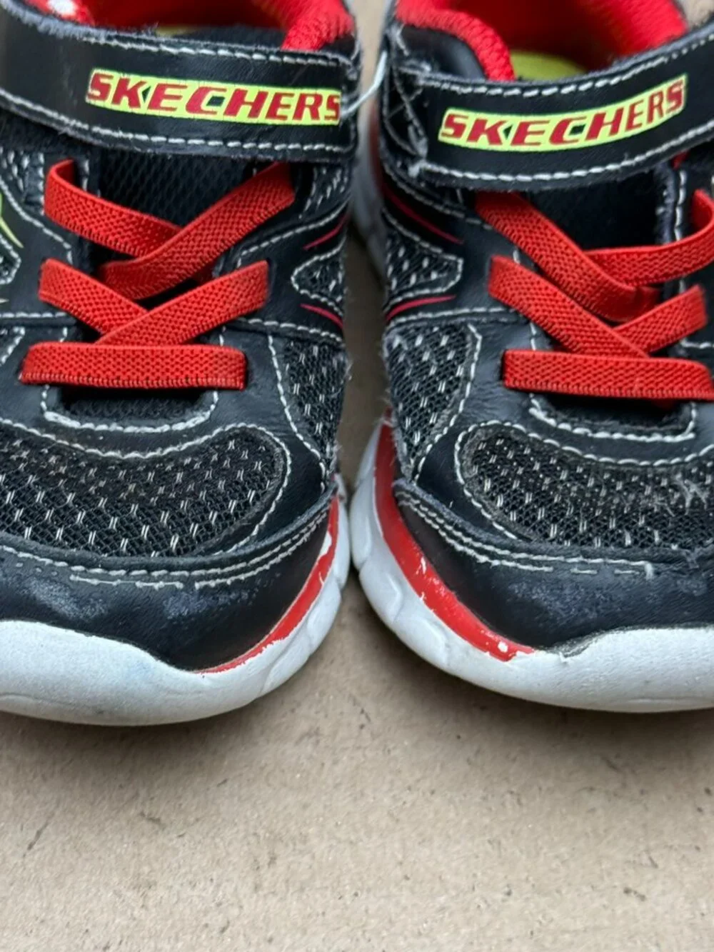 Skechers Boys Kid's 8.5 Black Red Hook & Loop Athletic Sneakers Shoes